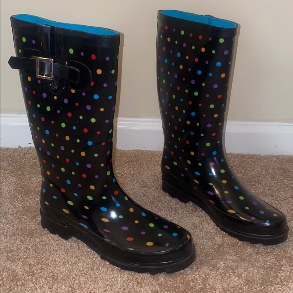 Polka dot rain boots size 7